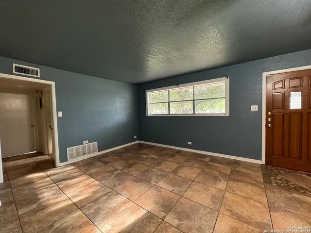 $2,000 | 119 Greenlawn Avenue, Pleasanton, TX 78064
