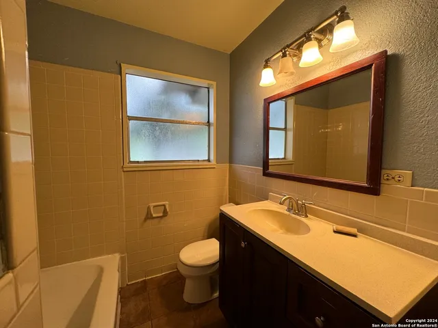 $2,000 | 119 Greenlawn Avenue, Pleasanton, TX 78064