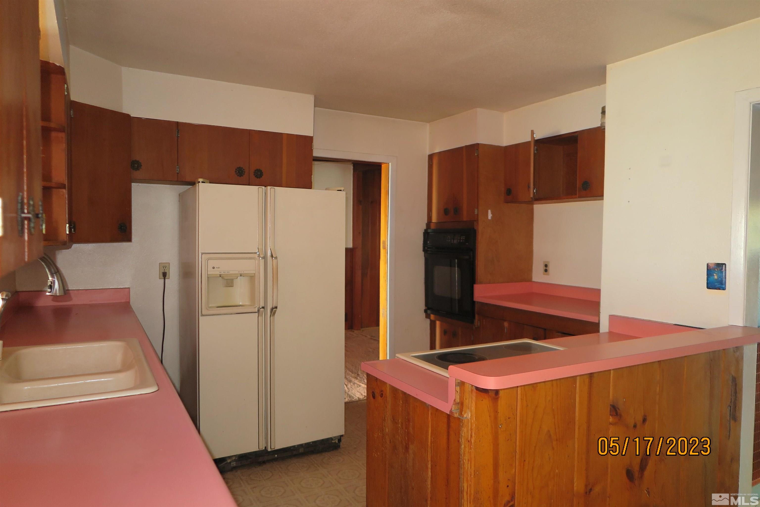 208 Rhodes Road Reno, NV 89521 - Photo 24 of 33 a kitchen with a refrigerator and a stove