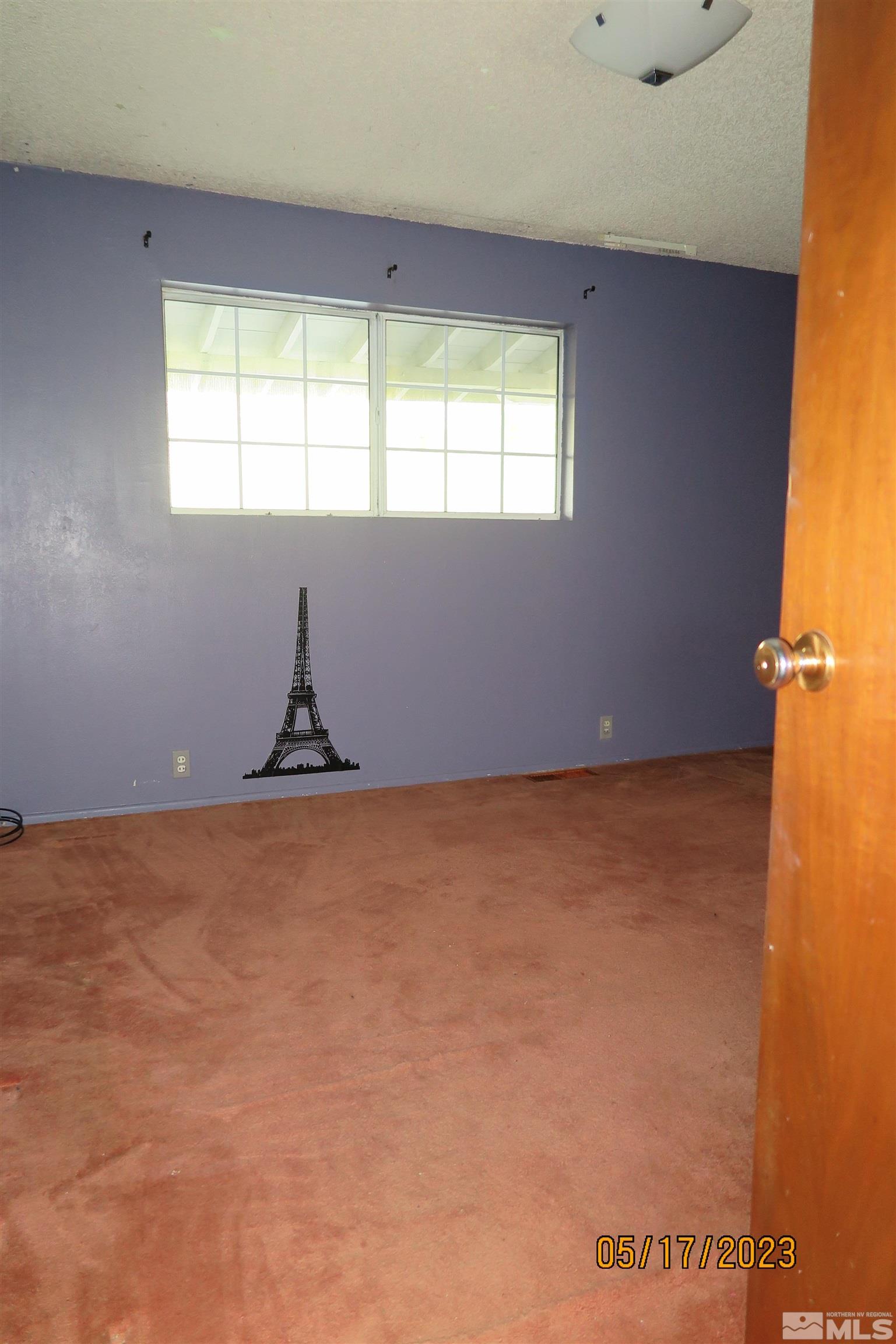 208 Rhodes Road Reno, NV 89521 - Photo 28 of 33 a view of a livingroom with a window