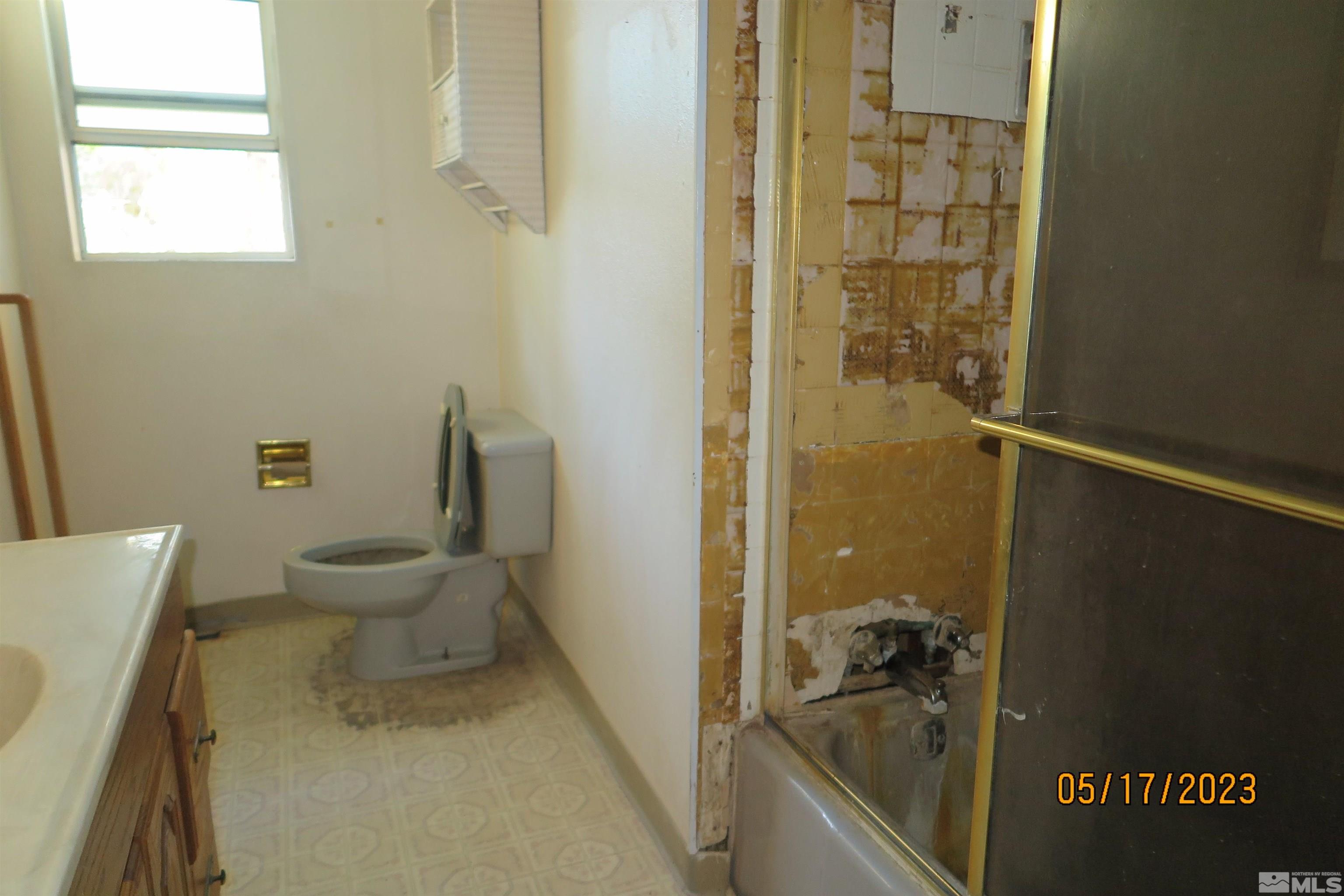 208 Rhodes Road Reno, NV 89521 - Photo 30 of 33 a bathroom with a sink and a toilet