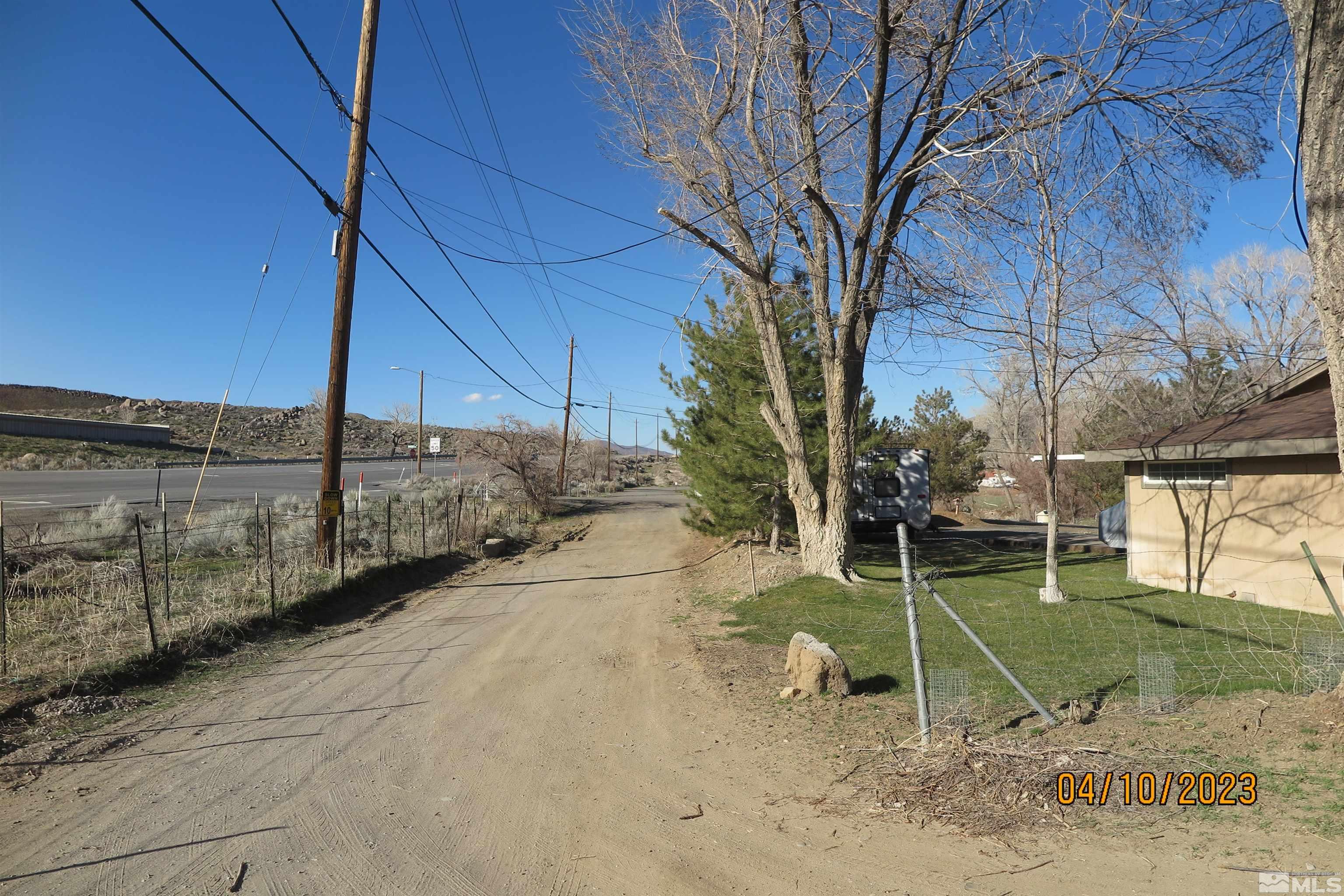208 Rhodes Road Reno, NV 89521 - Photo 7 of 33 a view of a backyard