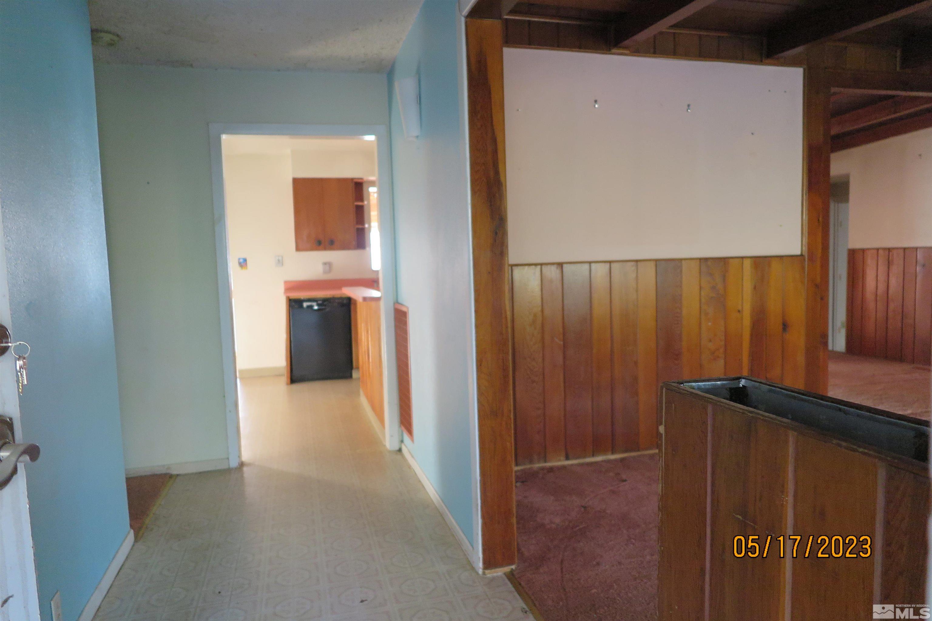 208 Rhodes Road Reno, NV 89521 - Photo 10 of 33