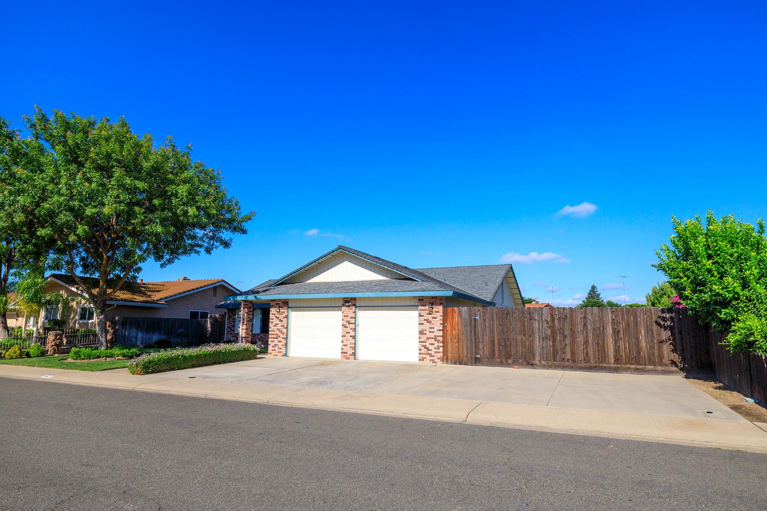 1647 Running Ceres, CA 95307 - Photo 3 of 55