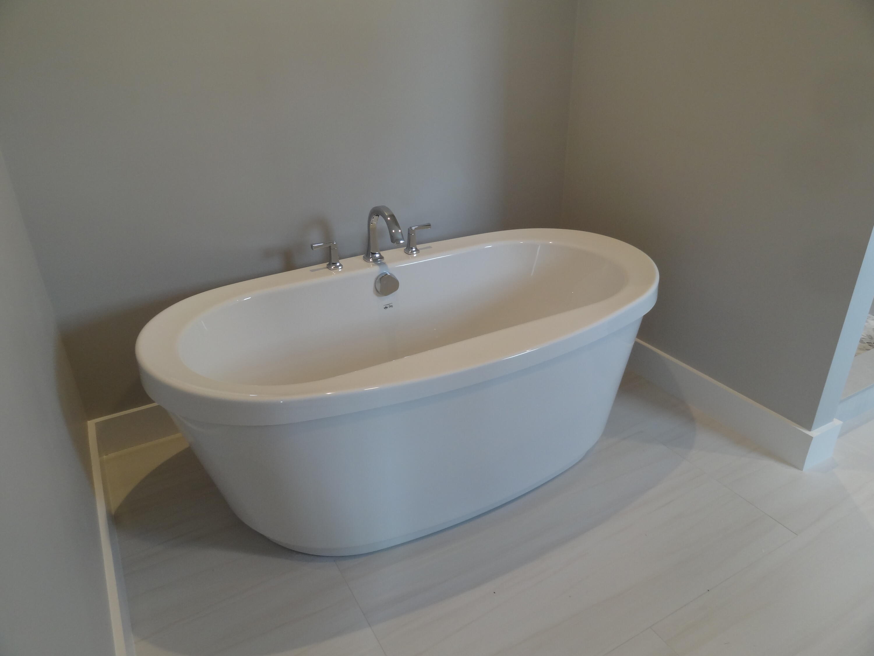 9 Cpe Clb Road East Falmouth, MA 02536 - Photo 15 of 58 a white bath tub sitting in a bathroom