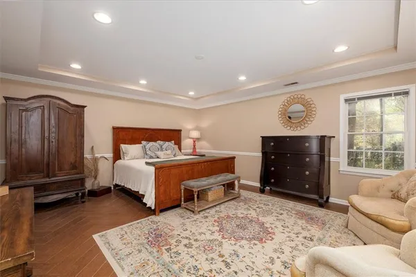 a picture of a bench