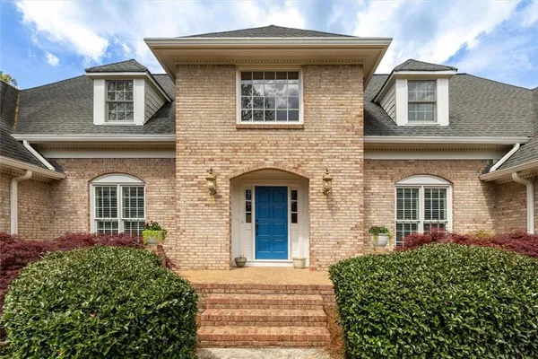 a view of an entryway with sitting area