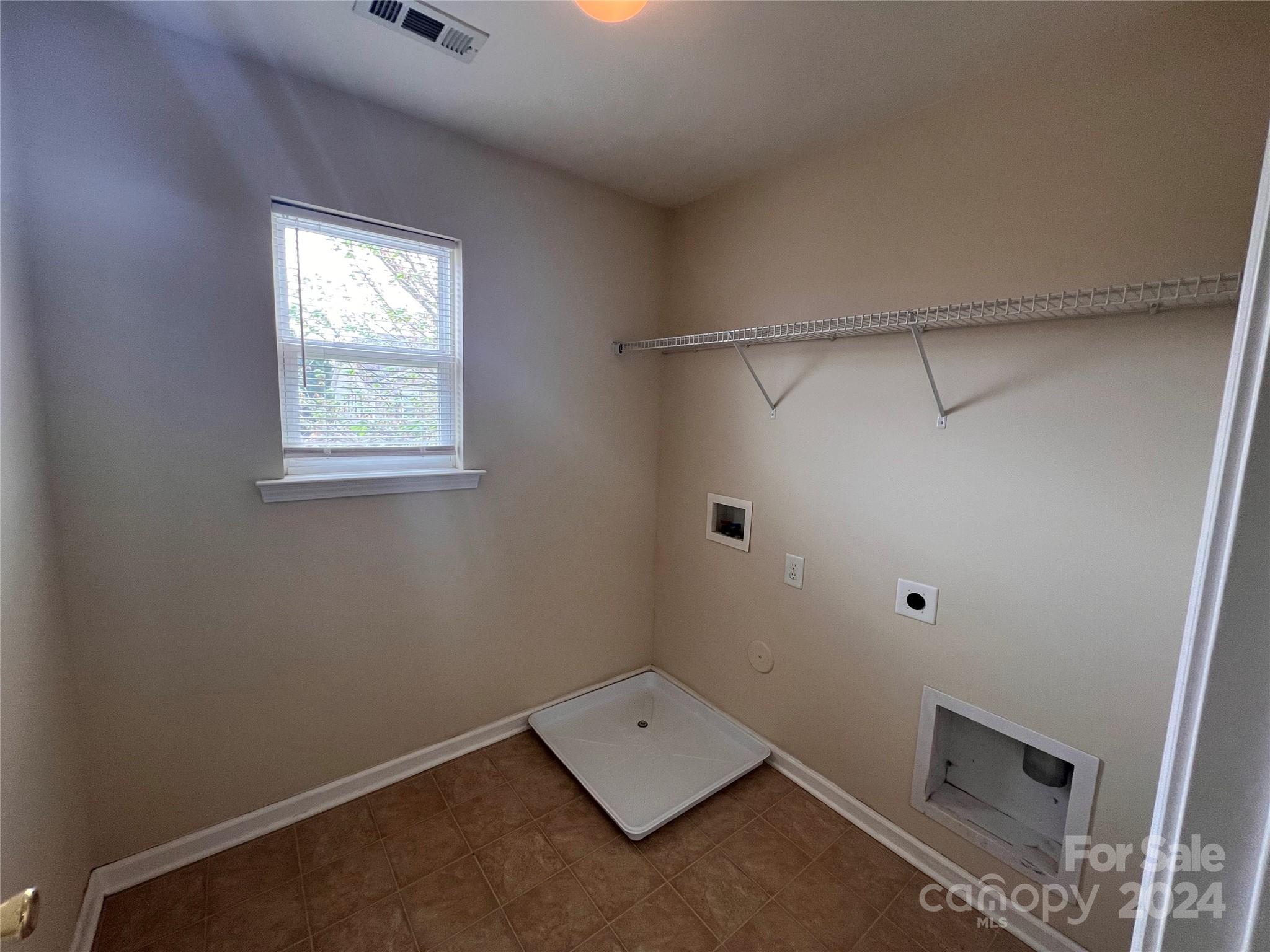6702 Ferrell Commons Road Charlotte, NC 28269 - Photo 12 of 20 a room with a window