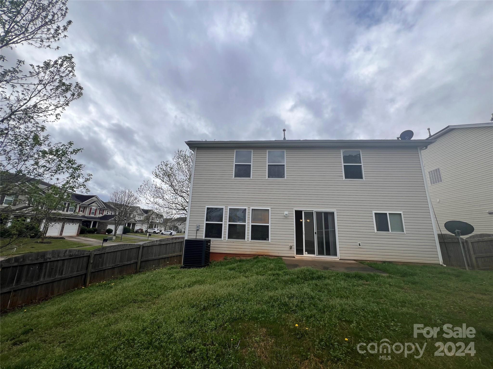 6702 Ferrell Commons Road Charlotte, NC 28269 - Photo 10 of 20 a front view of house with yard
