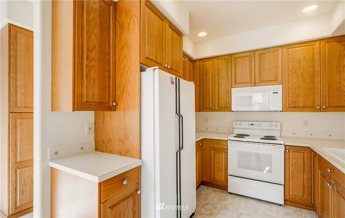 668 Chelan Place Northeast Renton, WA 98059 - Photo 10 of 25