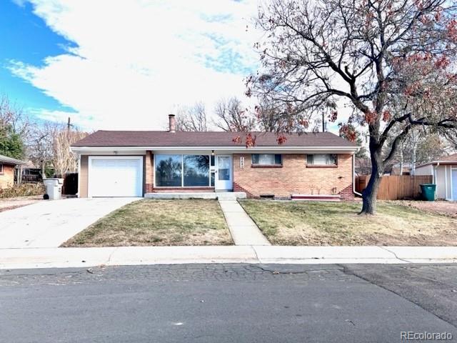 a view of a house with a yard and large tree