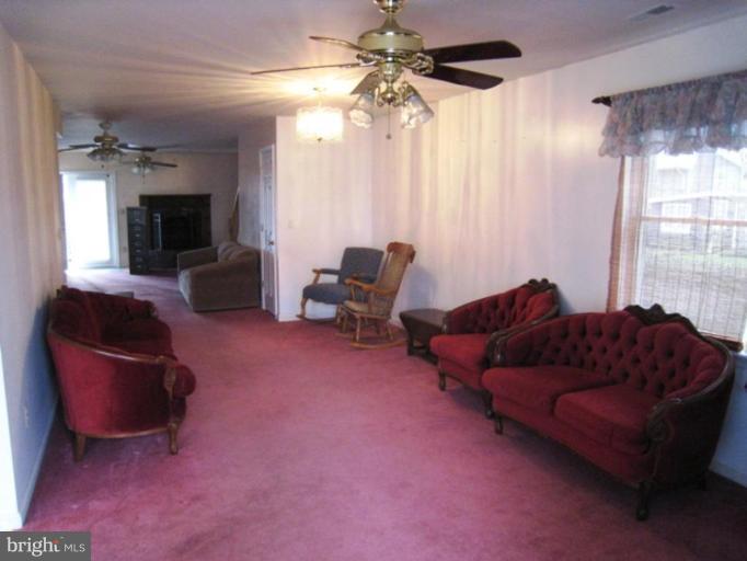 1530 Mayfield Road Edgewater, MD 21037 - Photo 3 of 19 Living Room