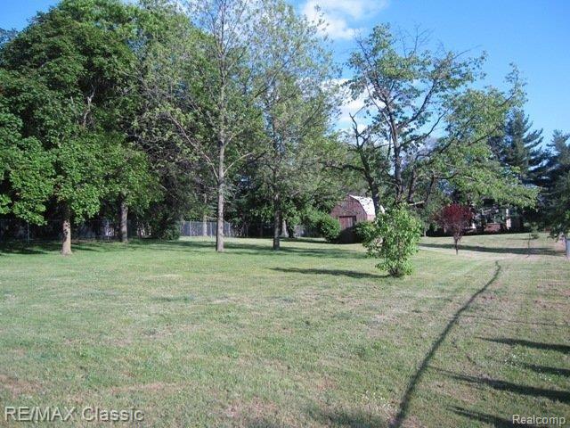 2593 West Auburn Road Rochester, MI 48309 - Photo 3 of 19 Auburn-Backyard.jpg