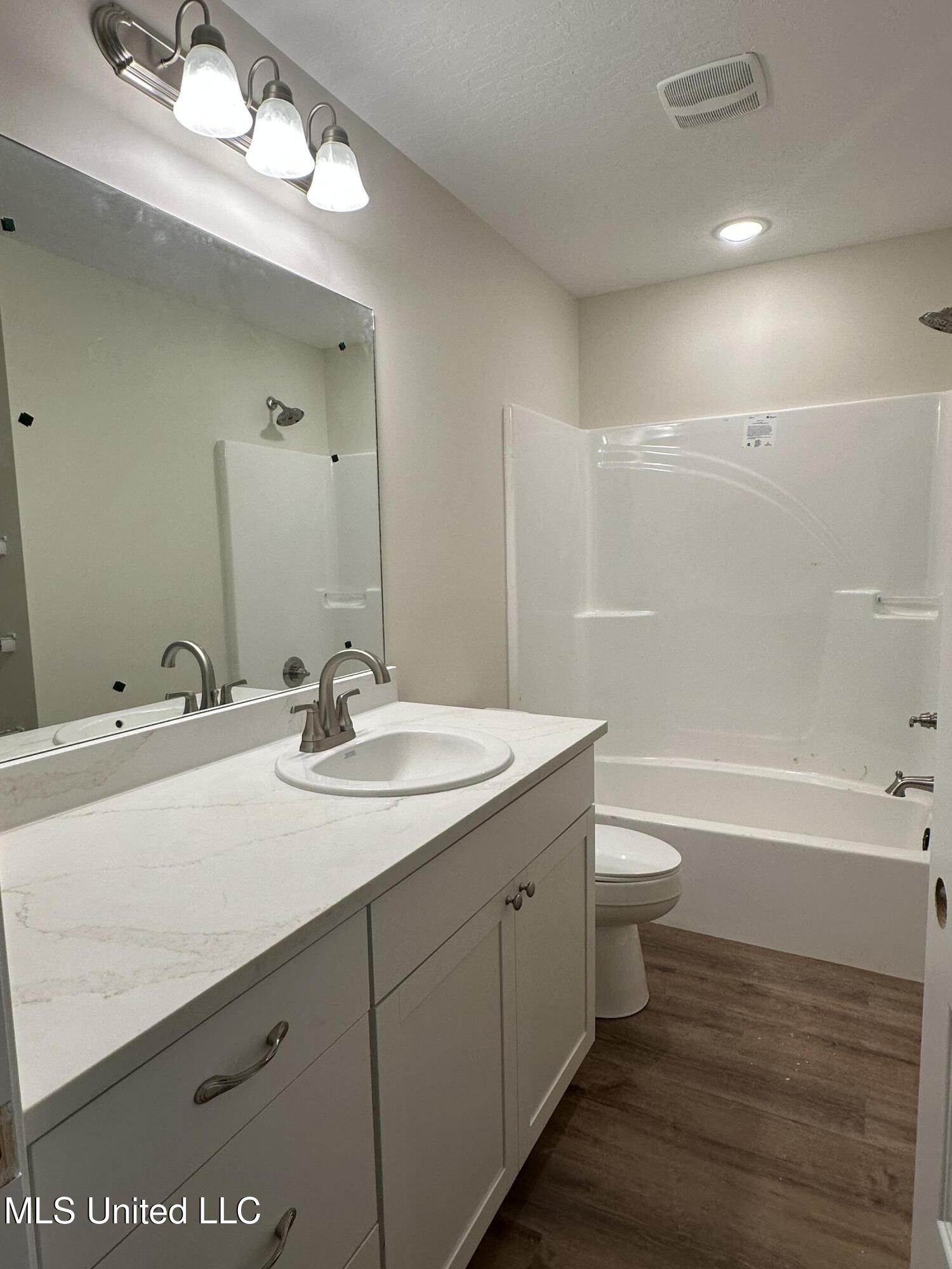 14 The Oaks Drive Sumrall, MS 39482 - Photo 2 of 10 IMG_0720