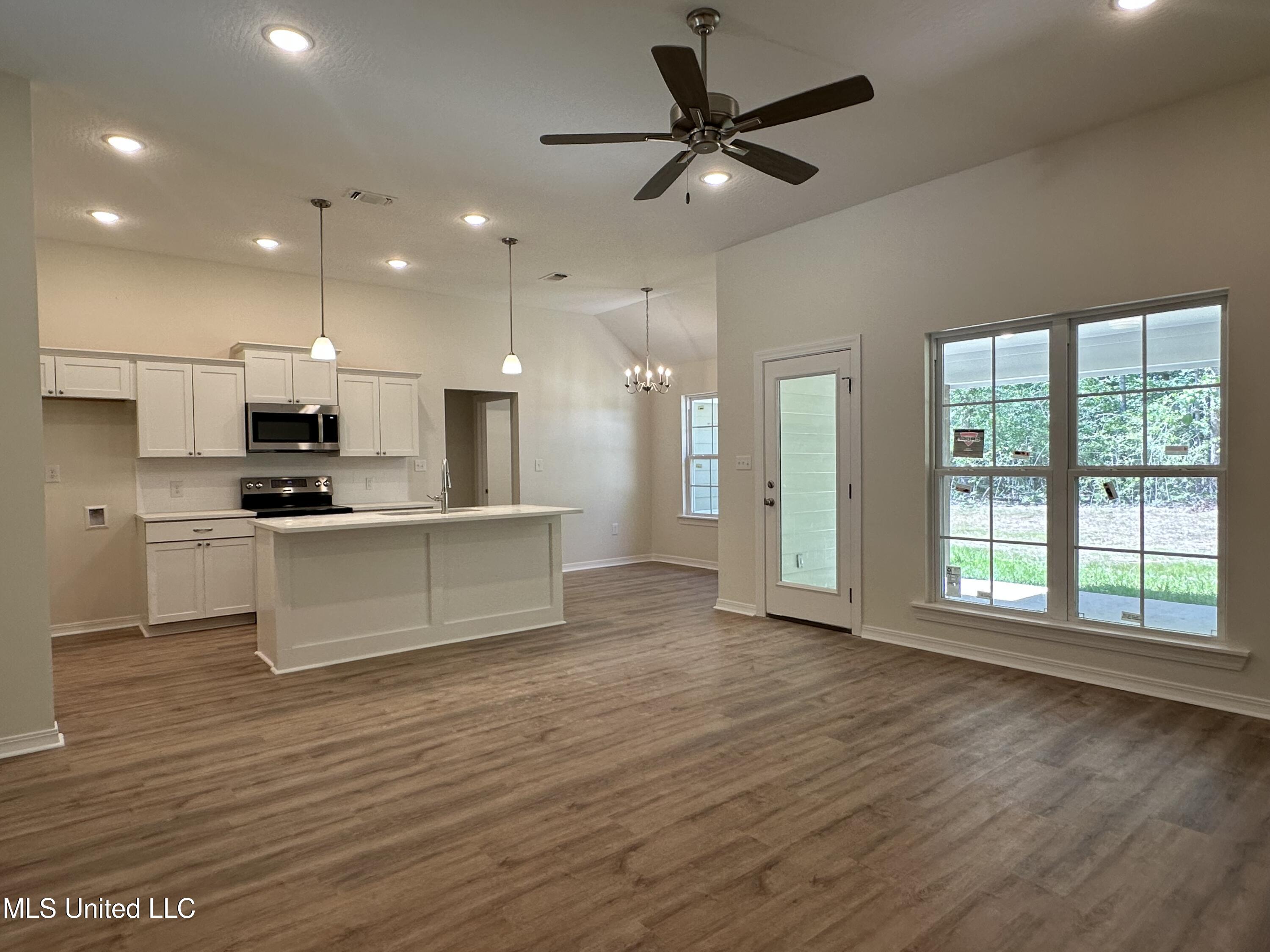 14 The Oaks Drive Sumrall, MS 39482 - Photo 3 of 10 IMG_0721