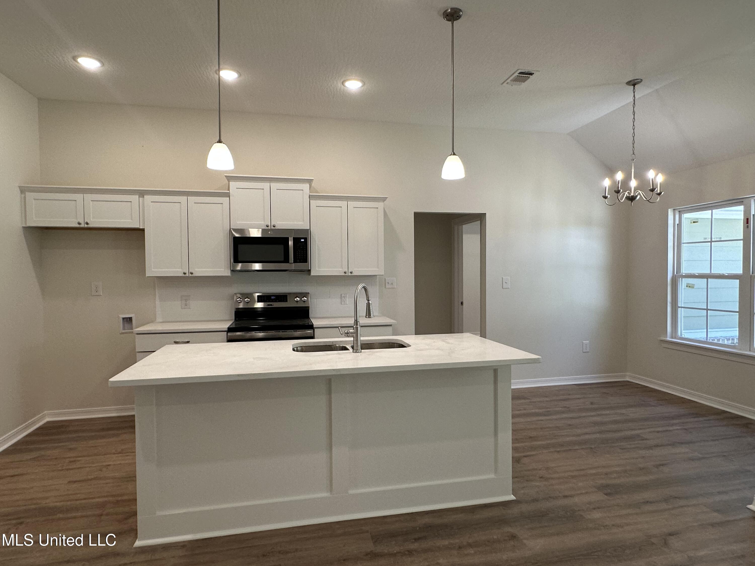 14 The Oaks Drive Sumrall, MS 39482 - Photo 4 of 10 IMG_0722