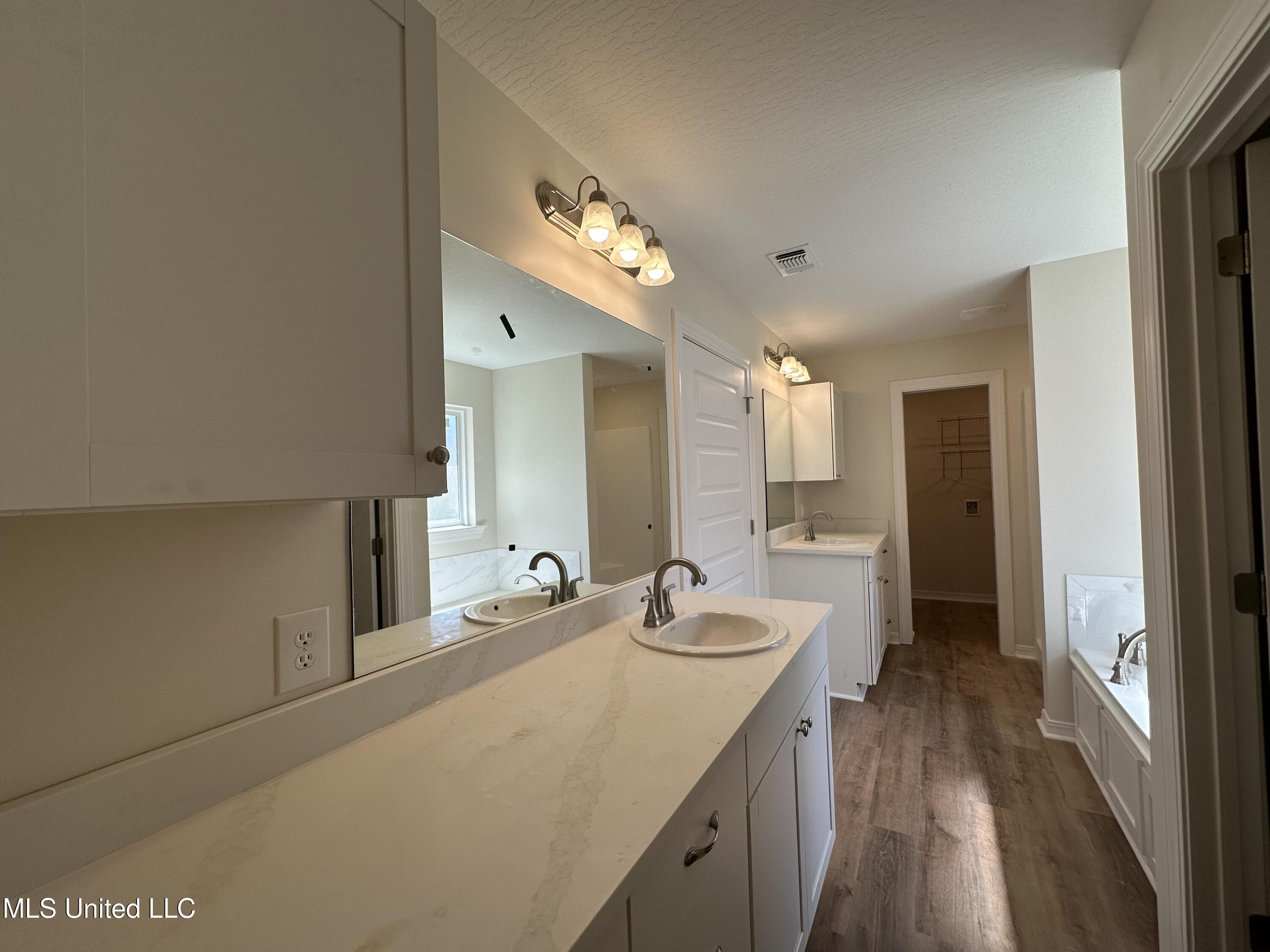 14 The Oaks Drive Sumrall, MS 39482 - Photo 7 of 10 IMG_0727