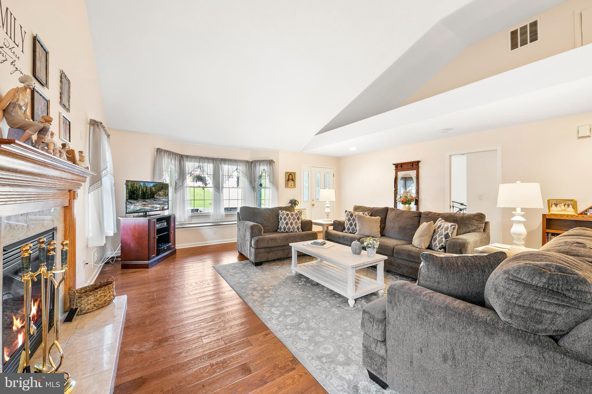 119 Toggle Road Manahawkin, NJ 08050 - Photo 4 of 75