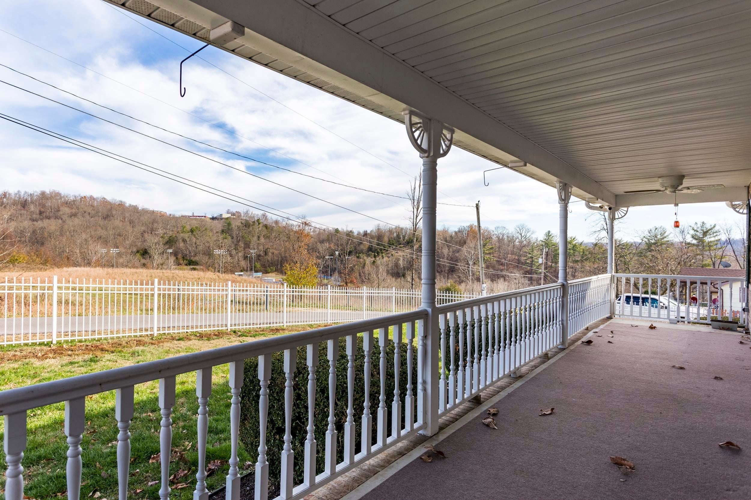 6025 Hubbards Branch Road Huntington, WV 25704 - Photo 4 of 32 Gallery Image 4
