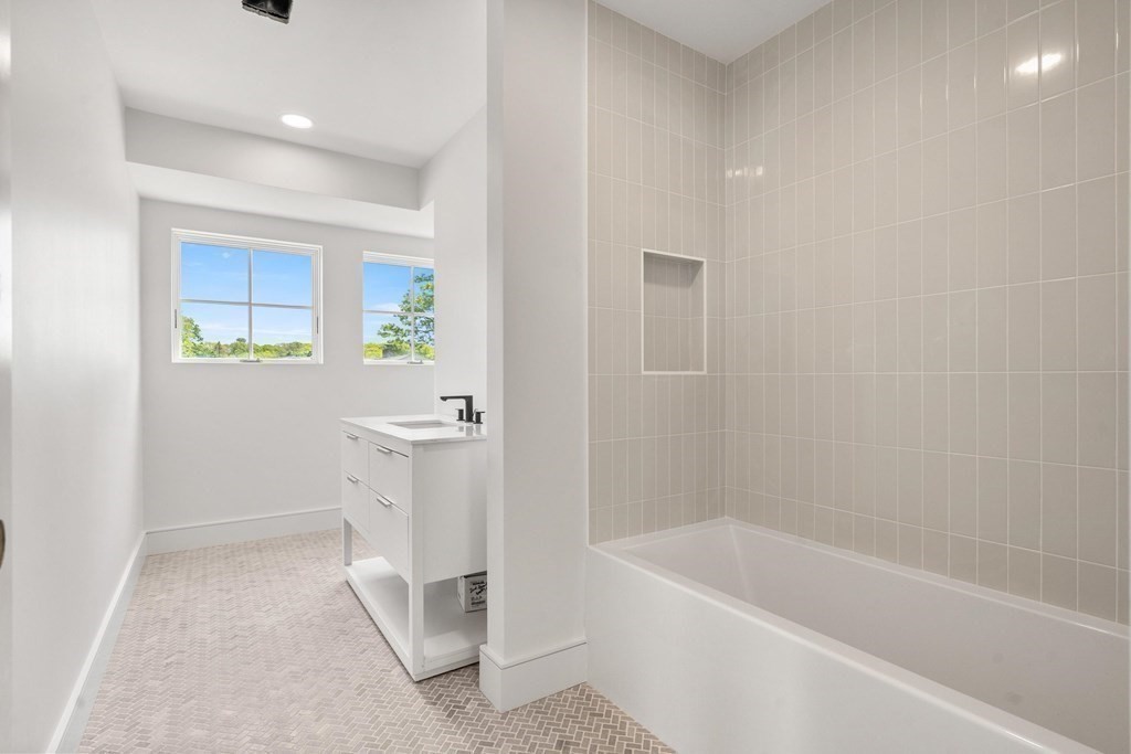 10 Chestnut Place Hingham, MA 02043 - Photo 28 of 41 a bathroom with a bathtub and a sink