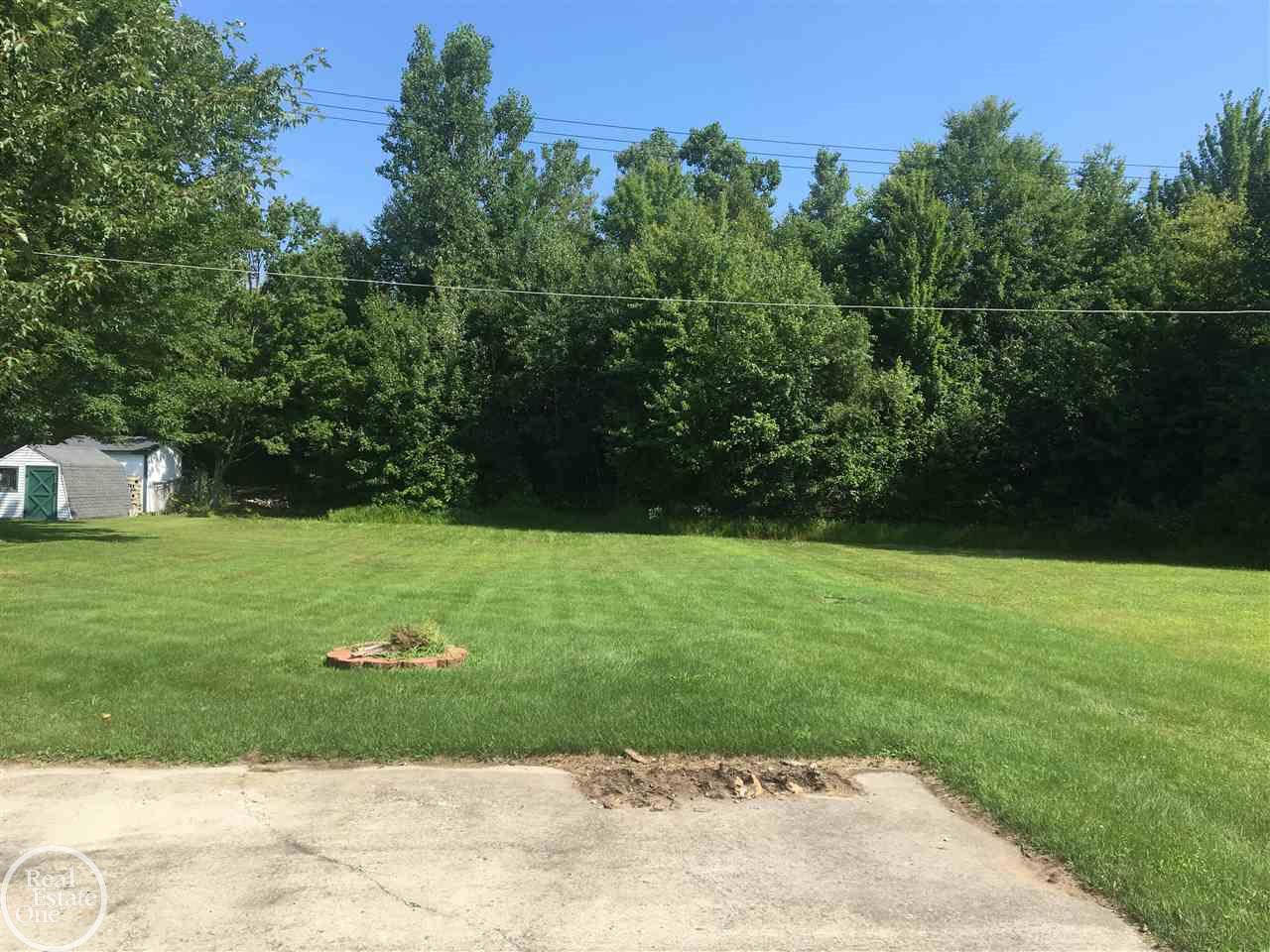 6062 Lapeer Road North Street, MI 48049 - Photo 6 of 28 31347185-5.JPG