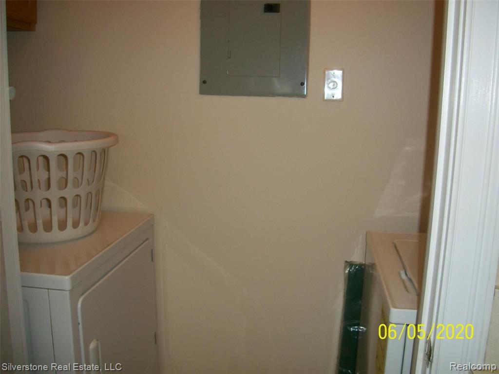 39144 Hayes Road, Unit 7 Clinton Township, MI 48038 - Photo 15 of 23