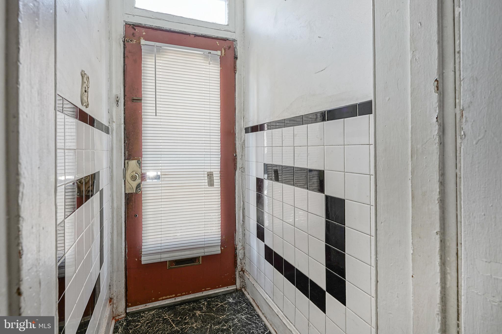 1810 Tasker Street Philadelphia, PA 19145 - Photo 4 of 26