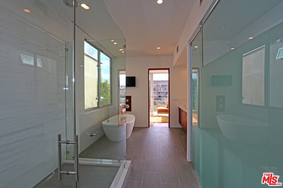 4107 Roma Court Marina del Rey, CA 90292 - Photo 3 of 27