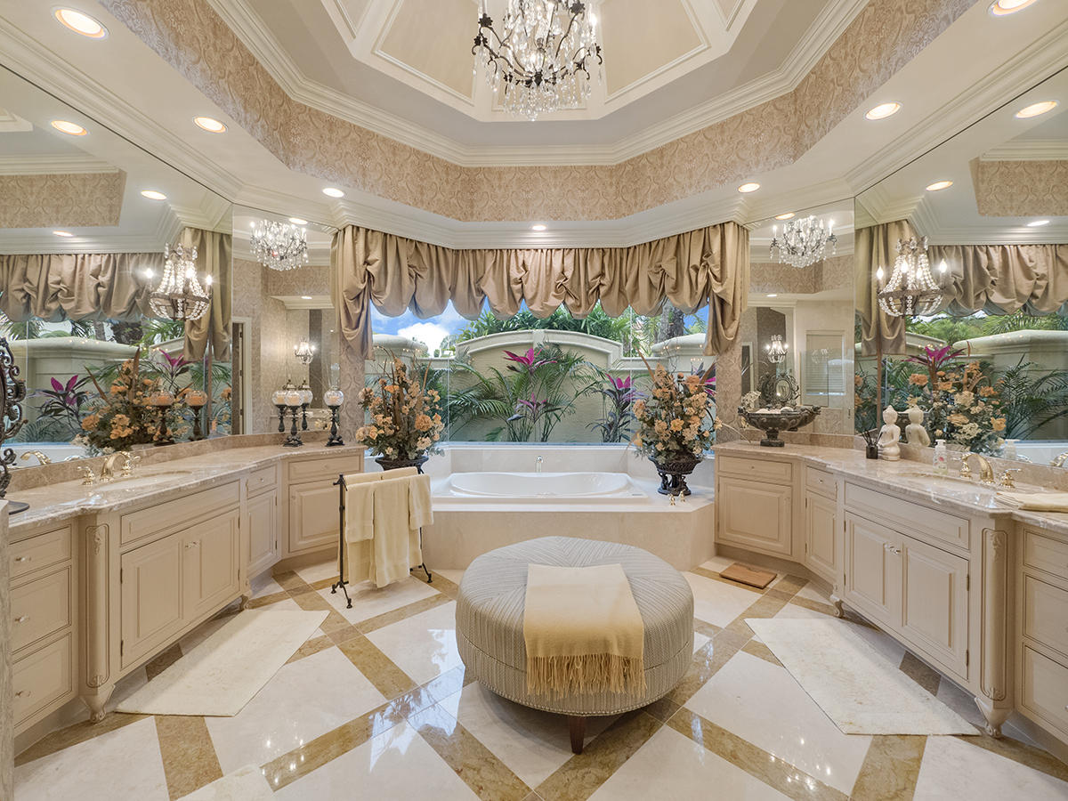 114 Playa Rienta Palm Beach Gardens, FL 33418 - Photo 20 of 52 21 Master Bathroom