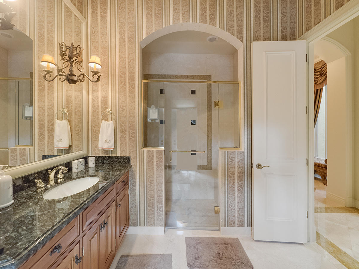 114 Playa Rienta Palm Beach Gardens, FL 33418 - Photo 23 of 52 23 Bathroom