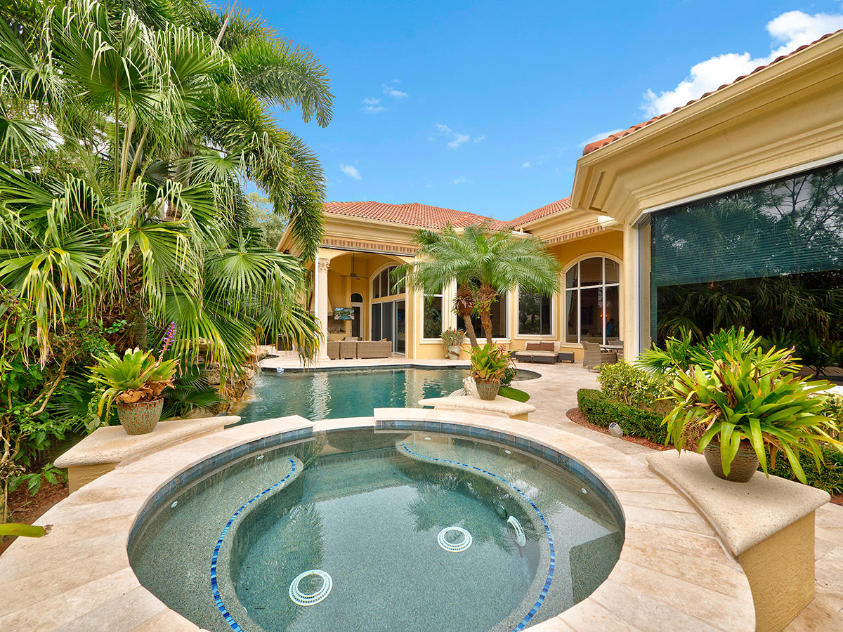 114 Playa Rienta Palm Beach Gardens, FL 33418 - Photo 27 of 52 27 Spa