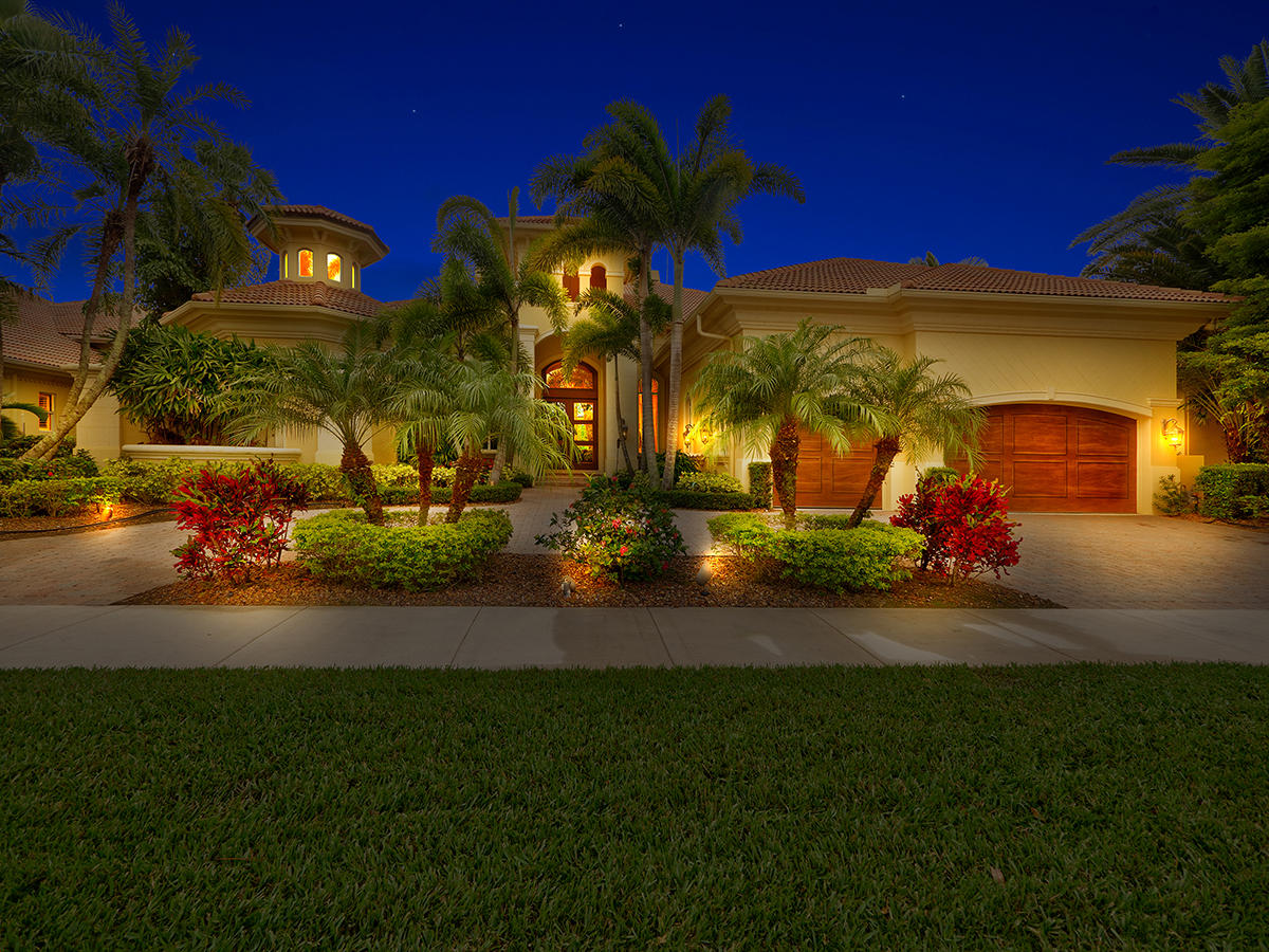 114 Playa Rienta Palm Beach Gardens, FL 33418 - Photo 29 of 52 31 Exterior Front Night