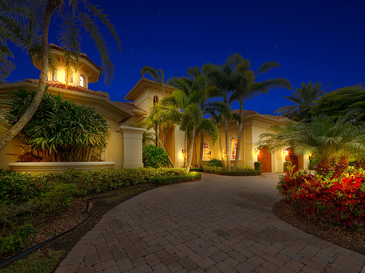 114 Playa Rienta Palm Beach Gardens, FL 33418 - Photo 30 of 52 32 Exterior Front Night