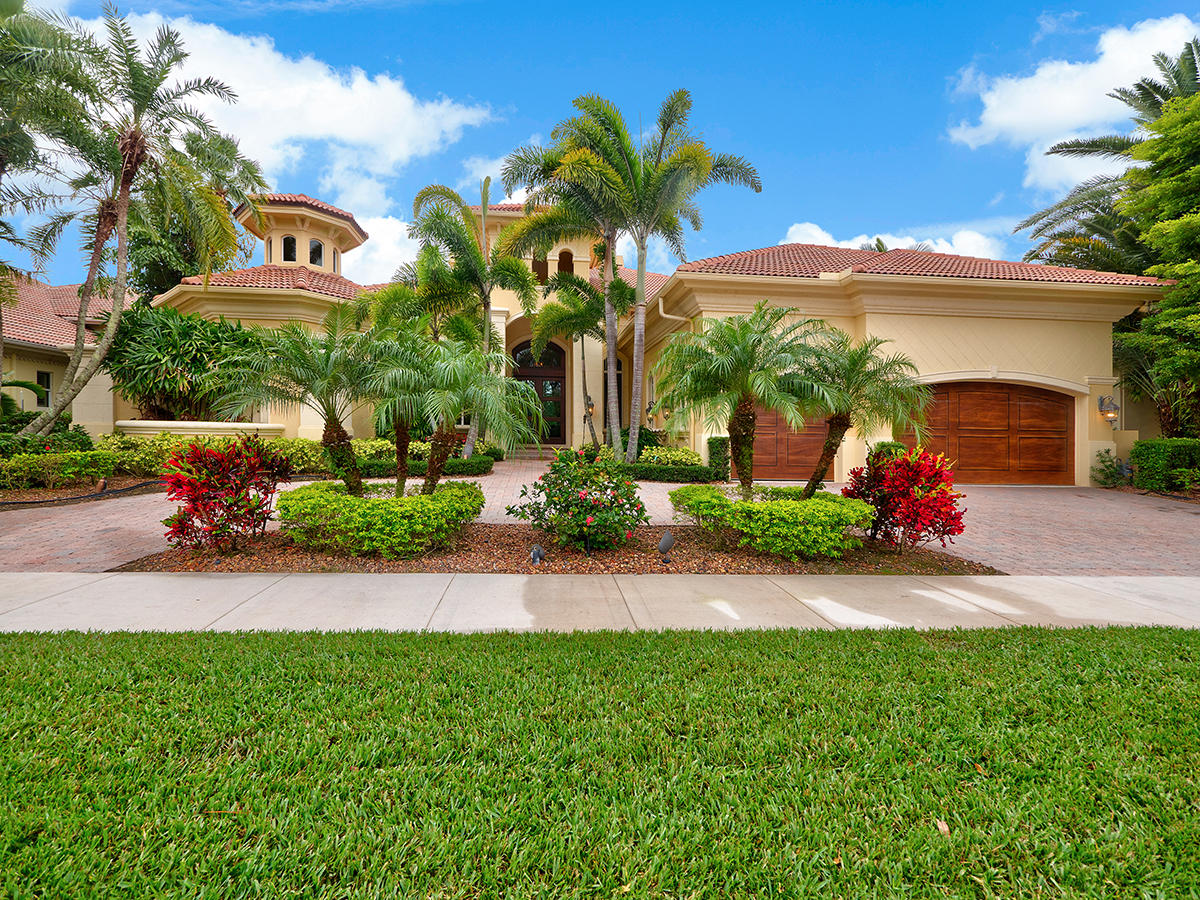 114 Playa Rienta Palm Beach Gardens, FL 33418 - Photo 3 of 52 04 Exterior Front