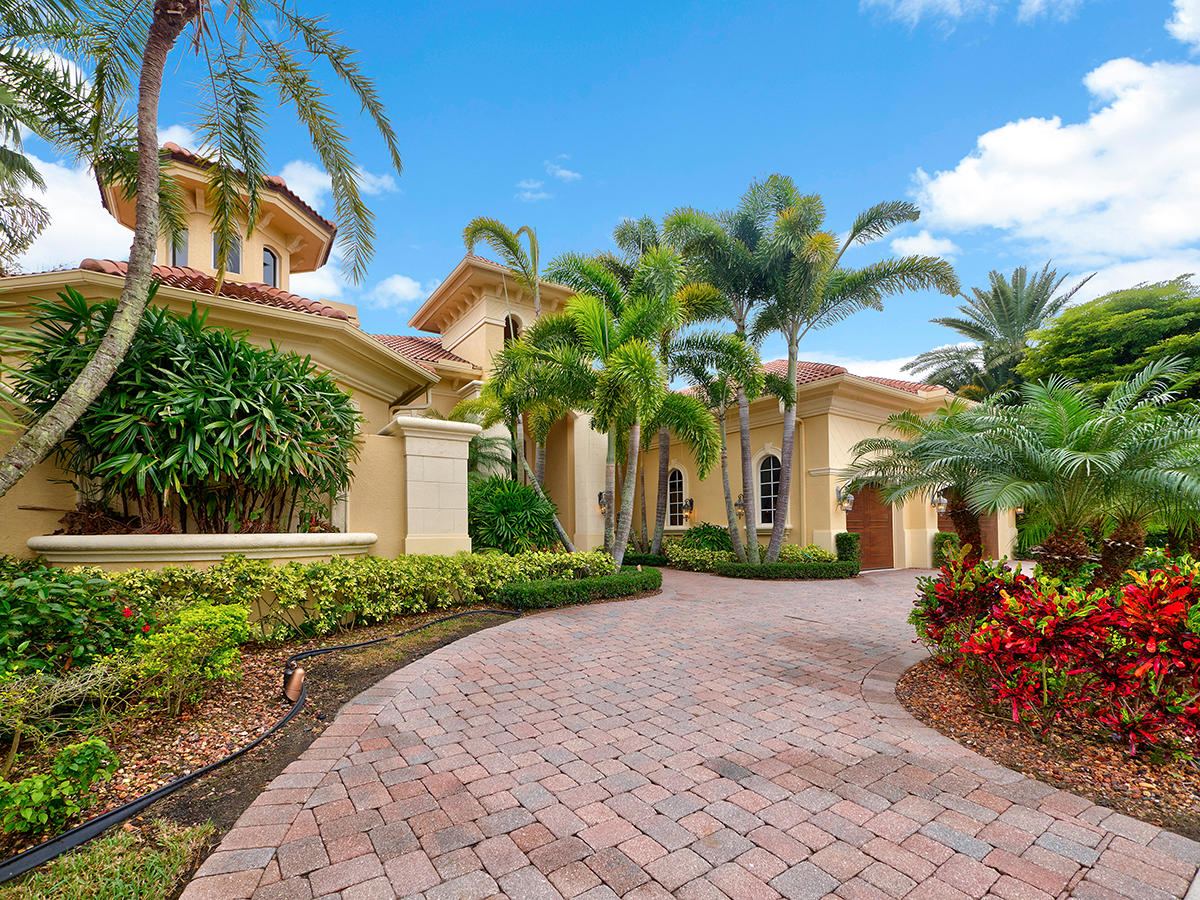 114 Playa Rienta Palm Beach Gardens, FL 33418 - Photo 4 of 52 06 Exterior Front