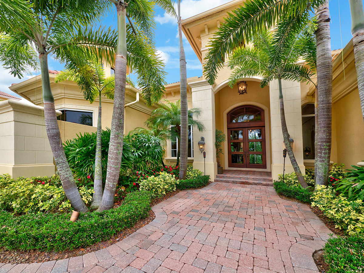114 Playa Rienta Palm Beach Gardens, FL 33418 - Photo 5 of 52 07 Entrance