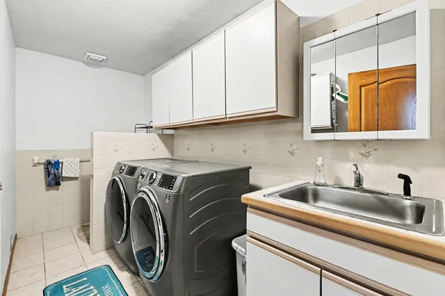 $525,000 | 5186 Windsor Highway, Potterville, MI 48876