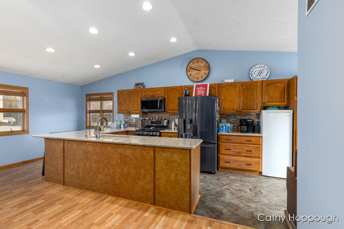 220 North Maple Avenue Maple Rapids, MI 48853 - Photo 4 of 43 IMG_1006