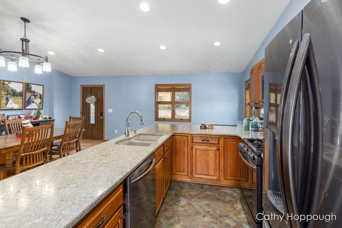 220 North Maple Avenue Maple Rapids, MI 48853 - Photo 5 of 43 IMG_1007