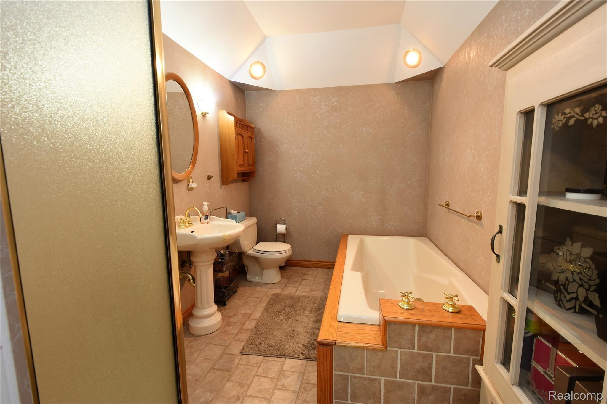 7202 Ridgeview Drive Genesee, MI 48437 - Photo 8 of 39 DSC_4072.JPG