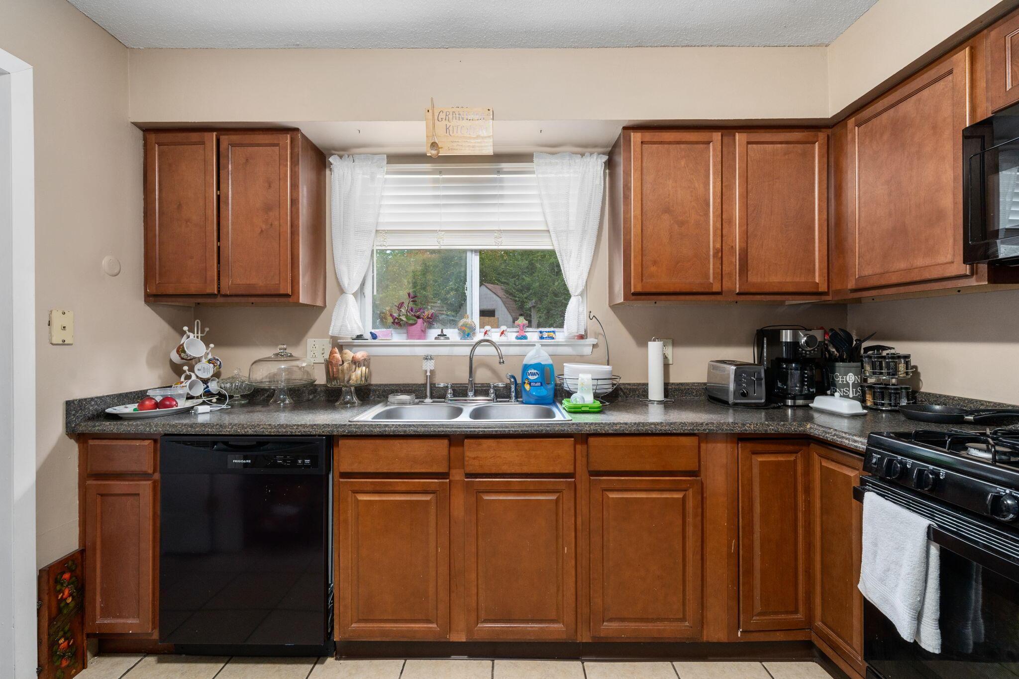 2446 Ilene Road Columbus, OH 43232 - Photo 9 of 22 9-web-or-mls-DSC07615-Edit