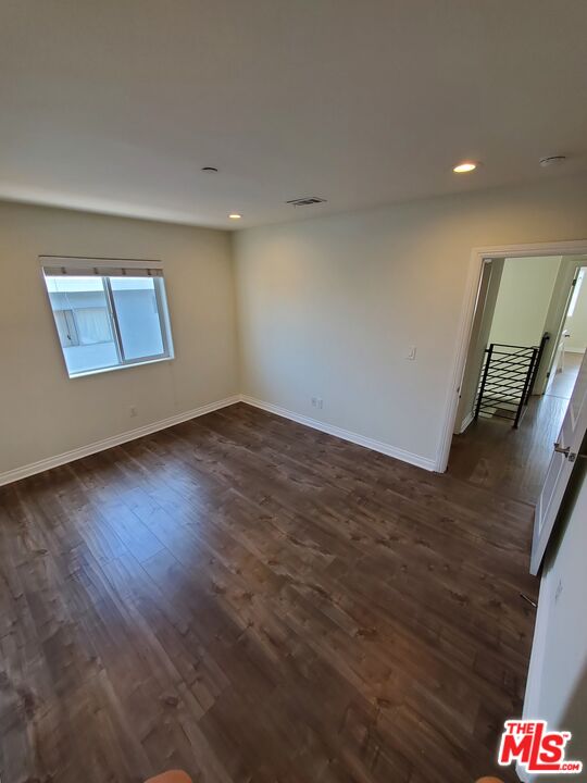2227 Hauser Boulevard Los Angeles, CA 90016 - Photo 25 of 27 a view of an empty room