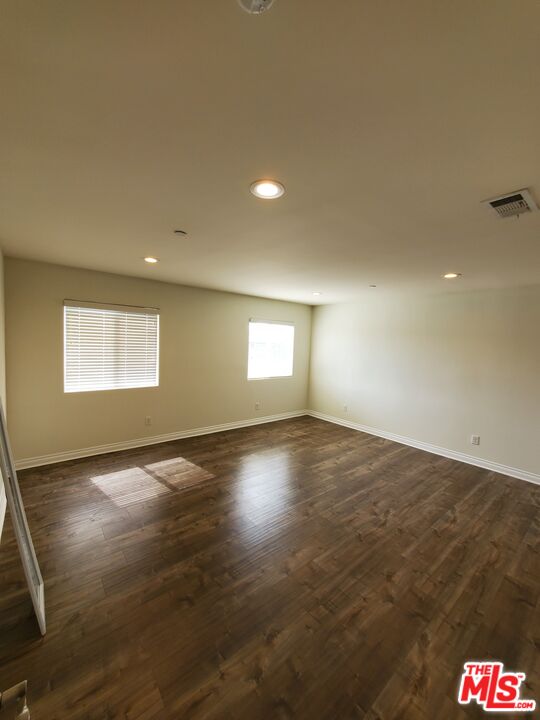 2227 Hauser Boulevard Los Angeles, CA 90016 - Photo 10 of 27 a view of an empty room and window