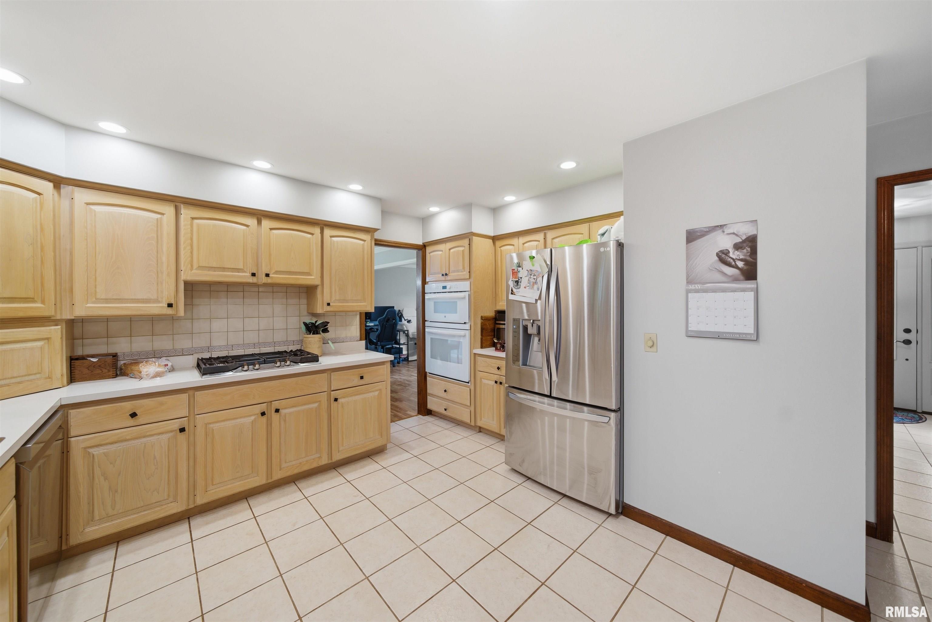 6421 North Jamestown Road Peoria, IL 61615 - Photo 13 of 72
