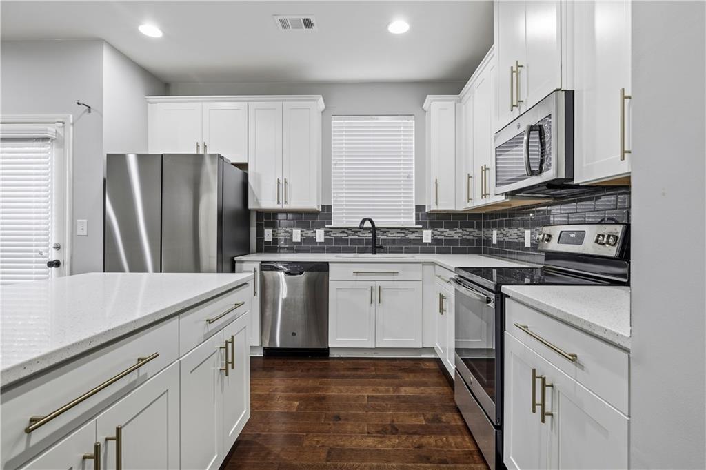 5038 Longview Walk Decatur, GA 30035 - Photo 8 of 25 a kitchen with granite countertop a refrigerator stove and sink