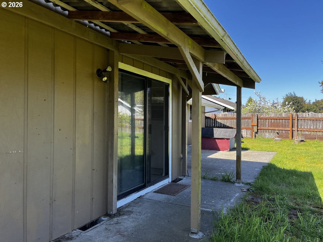 2385 19th Street Florence, OR 97439 - Photo 43 of 47 Gallery Image 43