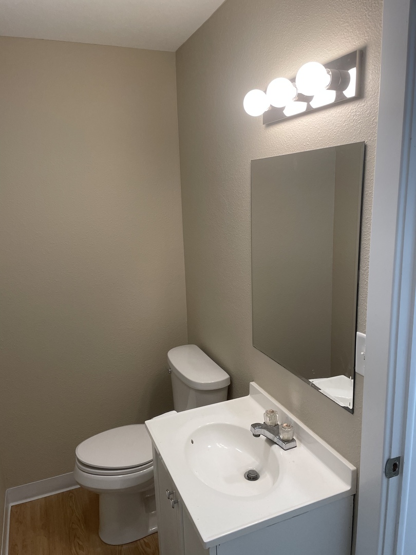 505 West Side Square Clinton, IL 61727 - Photo 11 of 37