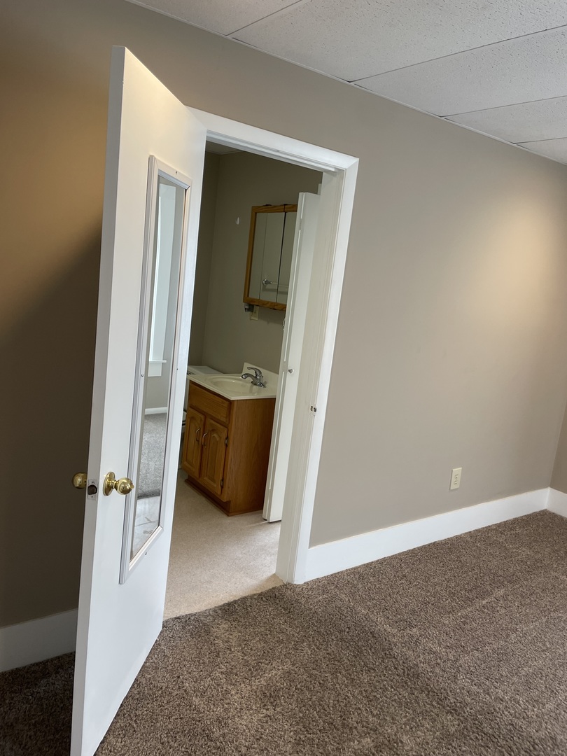 505 West Side Square Clinton, IL 61727 - Photo 13 of 37