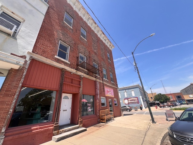 505 West Side Square Clinton, IL 61727 - Photo 2 of 37