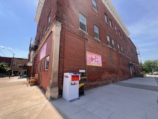 505 West Side Square Clinton, IL 61727 - Photo 3 of 37